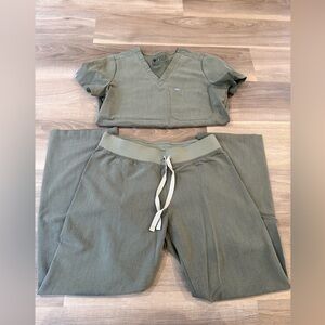 Women’s Figs Scrub Set